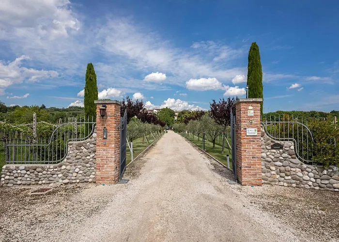 Casa Borgo Di Calmasino *