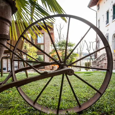 Casa Borgo Di Calmasino * バルドリーノ