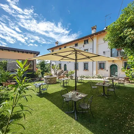Casa Borgo Di Calmasino アパート