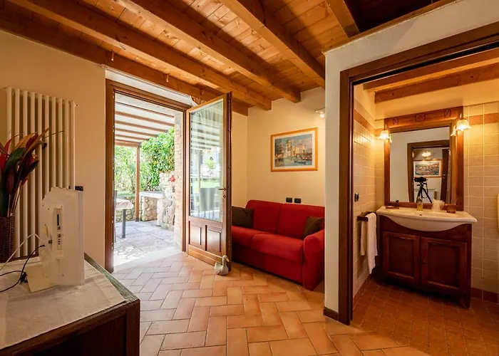 Casa Borgo Di Calmasino アパート バルドリーノ