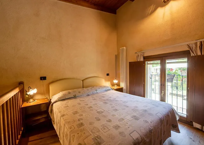 Апартаменти Casa Borgo Di Calmasino Бардоліно