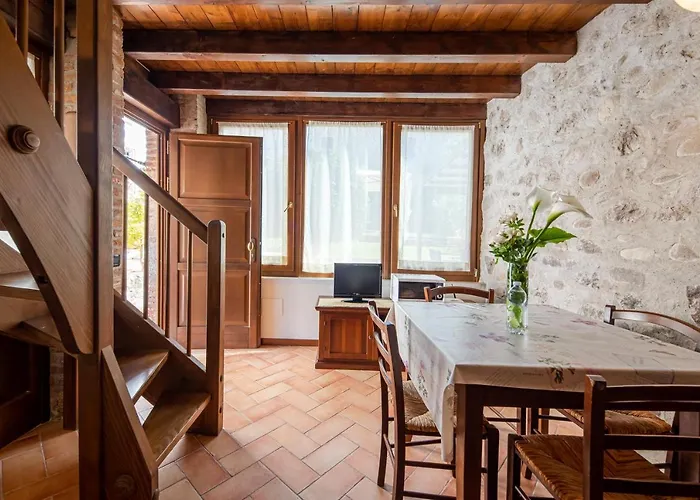 Casa Borgo Di Calmasino アパート バルドリーノ