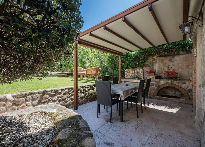 Casa Borgo Di Calmasino * バルドリーノ